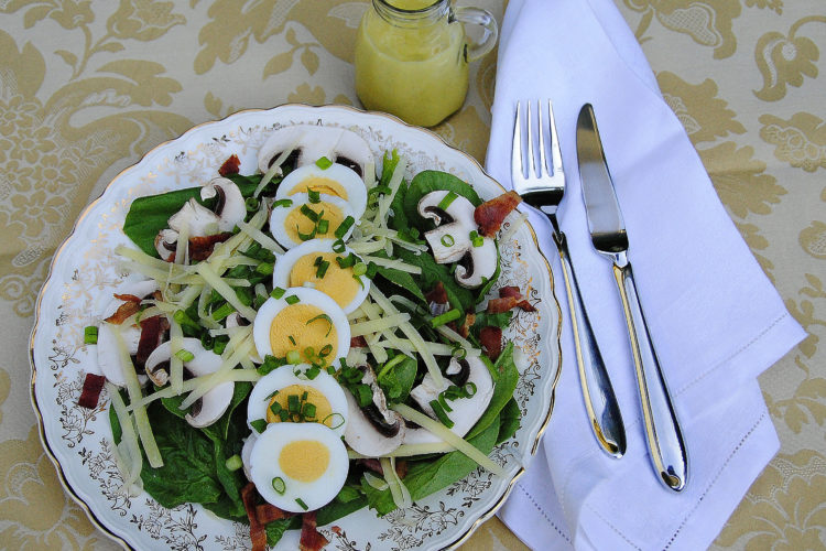 Salad of Spinach, Mushrooms, Bacon, Egg